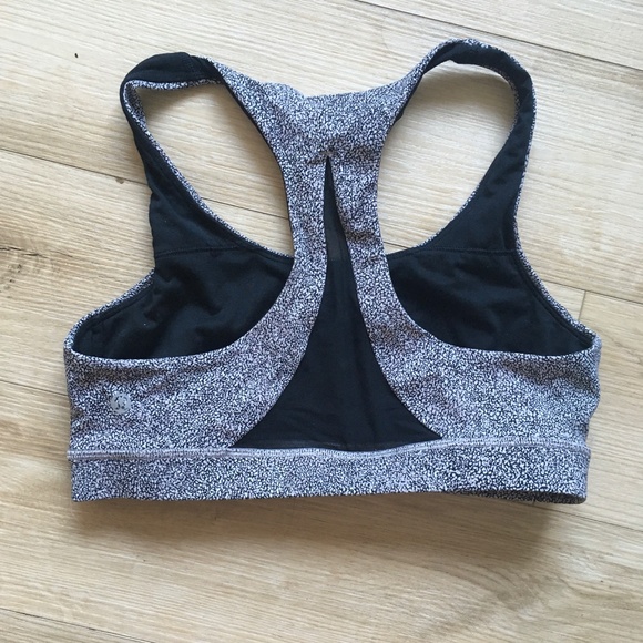 Lululemon Invigorate bra size 8 - Picture 4 of 4